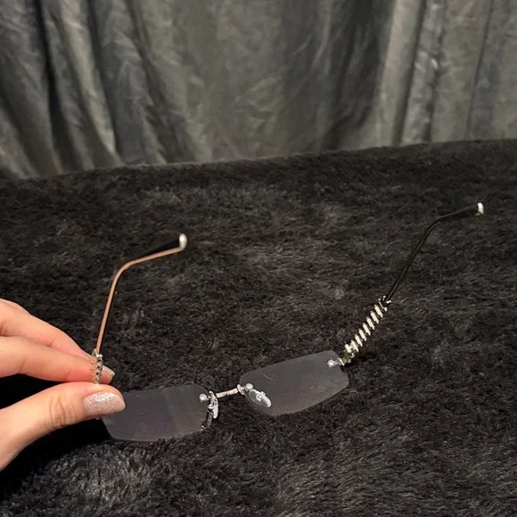 Stylish Silver Rimless Sunglasses - Picture 5 of 5